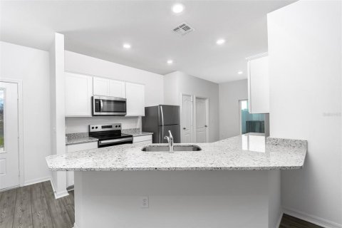House in Astatula, Florida 3 bedrooms, 143.07 sq.m. № 1580357 - photo 3