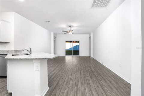 House in Astatula, Florida 3 bedrooms, 143.07 sq.m. № 1580357 - photo 6