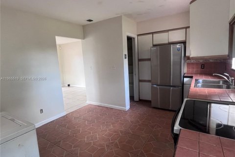 Снять в аренду виллу или дом в Пемброк-Пайнс, Флорида 2 спальни, 79.71м2, № 2027064 - фото 3