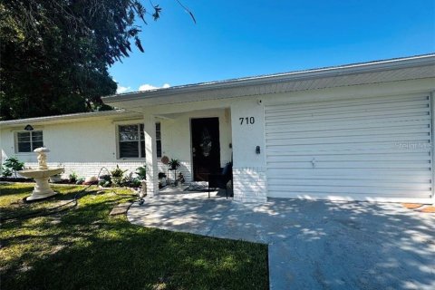 House in Punta Gorda, Florida 2 bedrooms, 91.79 sq.m. № 2111446