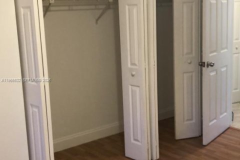 Снять в аренду кондоминиум в Помпано-Бич, Флорида 2 спальни, 81.75м2, № 2028223 - фото 15