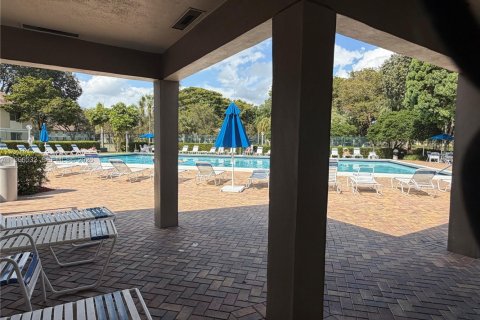 Снять в аренду кондоминиум в Помпано-Бич, Флорида 2 спальни, 81.75м2, № 2028223 - фото 21