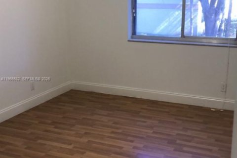 Снять в аренду кондоминиум в Помпано-Бич, Флорида 2 спальни, 81.75м2, № 2028223 - фото 7