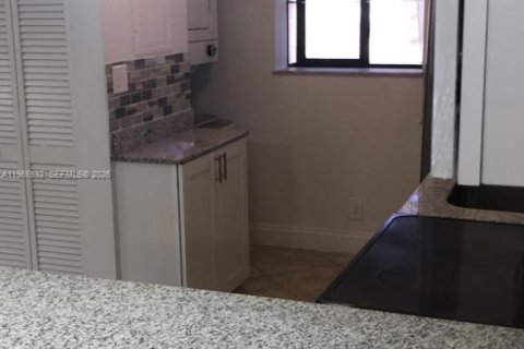 Снять в аренду кондоминиум в Помпано-Бич, Флорида 2 спальни, 81.75м2, № 2028223 - фото 14