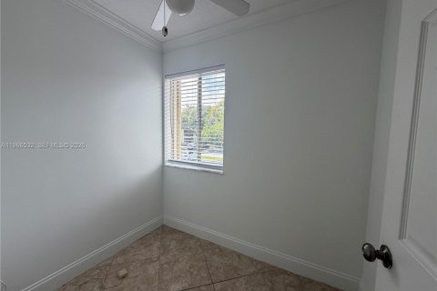 Снять в аренду кондоминиум в Помпано-Бич, Флорида 2 спальни, 81.75м2, № 2028223 - фото 18