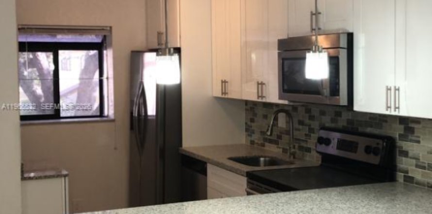 Кондоминиум с 2 спальнями в Помпано-Бич, Флорида № 2028223