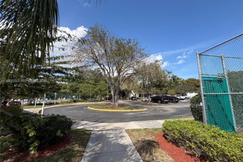 Снять в аренду кондоминиум в Помпано-Бич, Флорида 2 спальни, 81.75м2, № 2028223 - фото 23