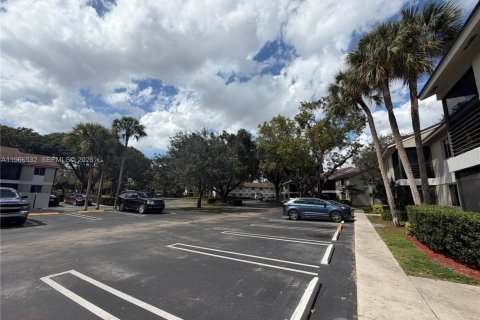 Снять в аренду кондоминиум в Помпано-Бич, Флорида 2 спальни, 81.75м2, № 2028223 - фото 20
