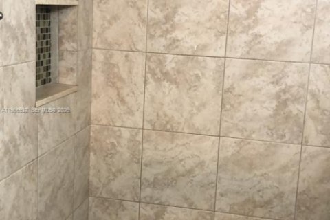 Снять в аренду кондоминиум в Помпано-Бич, Флорида 2 спальни, 81.75м2, № 2028223 - фото 3