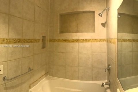 Villa ou maison à vendre à North Miami, Floride: 3 chambres, 145.11 m2 № 2029713 - photo 12