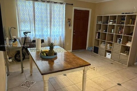 House in North Miami, Florida 3 bedrooms, 145.11 sq.m. № 2029713 - photo 27
