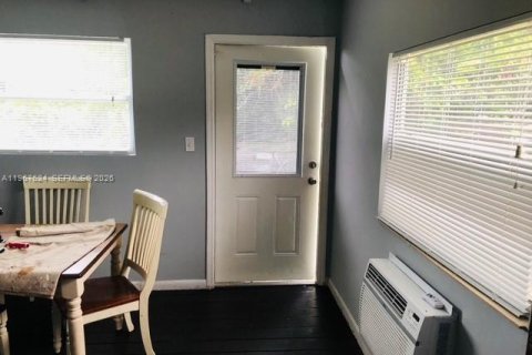 Villa ou maison à vendre à North Miami, Floride: 3 chambres, 145.11 m2 № 2029713 - photo 23