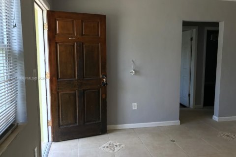 Villa ou maison à vendre à North Miami, Floride: 3 chambres, 145.11 m2 № 2029713 - photo 9