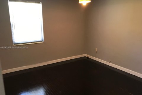 Villa ou maison à vendre à North Miami, Floride: 3 chambres, 145.11 m2 № 2029713 - photo 10