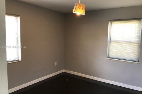 Villa ou maison à vendre à North Miami, Floride: 3 chambres, 145.11 m2 № 2029713 - photo 8