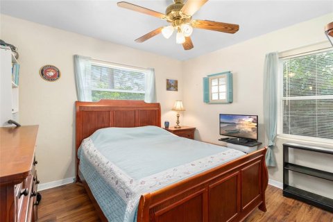 House in Saint Petersburg, Florida 2 bedrooms, 62.43 sq.m. № 2099699 - photo 8