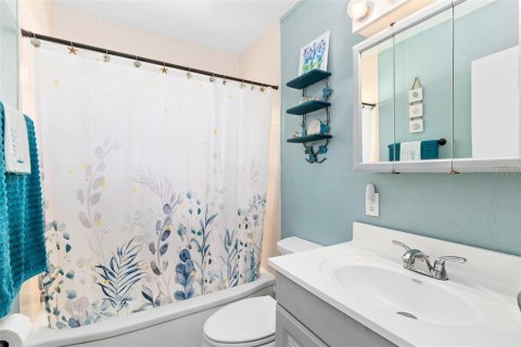 House in Saint Petersburg, Florida 2 bedrooms, 62.43 sq.m. № 2099699 - photo 10