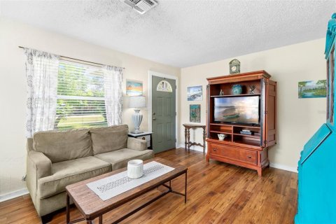 House in Saint Petersburg, Florida 2 bedrooms, 62.43 sq.m. № 2099699 - photo 5