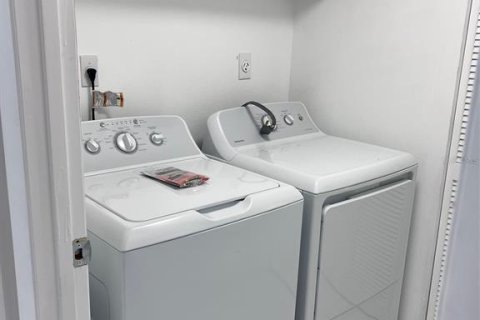 Condominio en alquiler en Tampa, Florida, 3 dormitorios, 143.72 m2 № 1915202 - foto 25