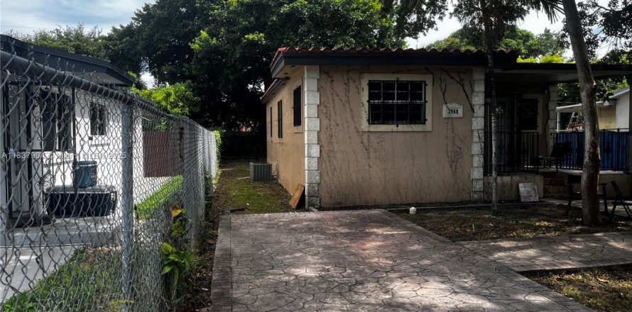 Villa ou maison à Miami, Floride 3 chambres, 80.17 m2 № 1828716
