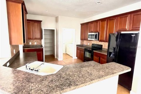 House in Kissimmee, Florida 4 bedrooms, 275.64 sq.m. № 1783540 - photo 4