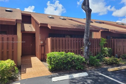 Townhouse in Dania Beach, Florida 2 bedrooms, 119.84 sq.m. № 1477796 - photo 1