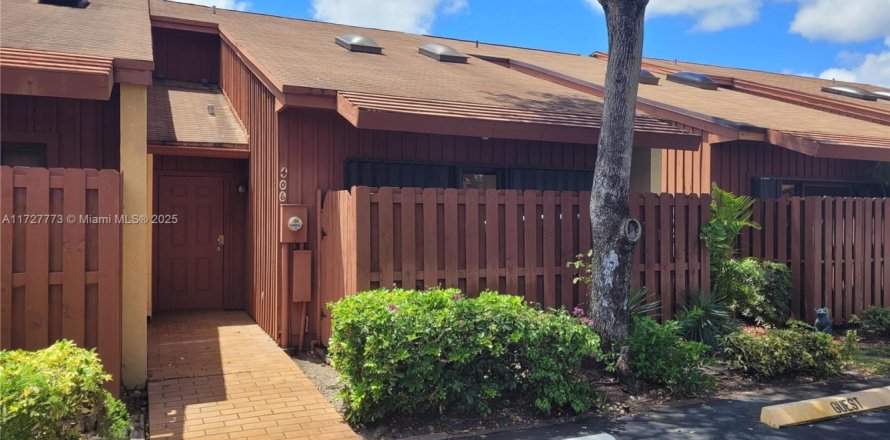 Townhouse in Dania Beach, Florida 2 bedrooms, 119.84 sq.m. № 1477796