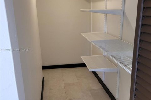 Townhouse in Dania Beach, Florida 2 bedrooms, 119.84 sq.m. № 1477796 - photo 23