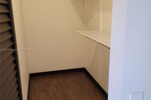 Townhouse in Dania Beach, Florida 2 bedrooms, 119.84 sq.m. № 1477796 - photo 16