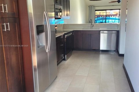 Townhouse in Dania Beach, Florida 2 bedrooms, 119.84 sq.m. № 1477796 - photo 27