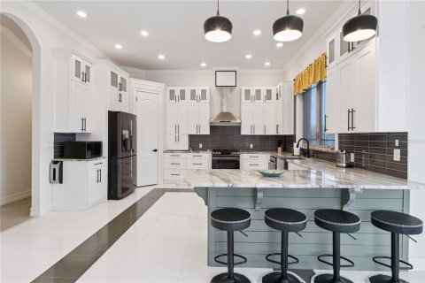 House in Haines City, Florida 4 bedrooms, 375.42 sq.m. № 2308178 - photo 6