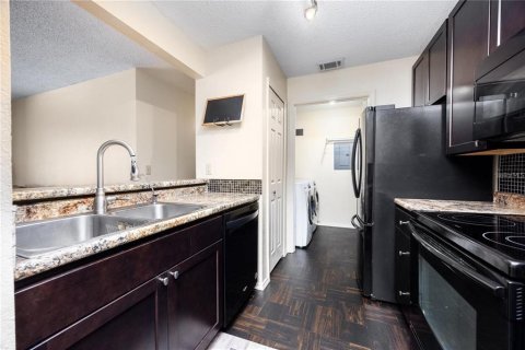 Condo in Gainesville, Florida, 2 bedrooms  № 1803596 - photo 11