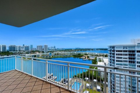 Condominio en venta en Aventura, Florida, 3 dormitorios, 238.76 m2 № 2037425 - foto 2