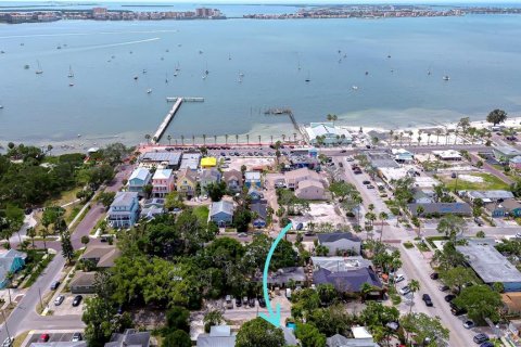 Appartement à louer à Saint Petersburg, Floride: 2 chambres, 95.88 m2 № 1681255 - photo 1