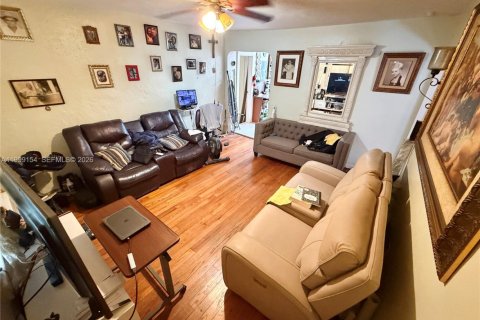 Villa ou maison à vendre à North Miami, Floride: 2 chambres, 70.23 m2 № 2064150 - photo 4