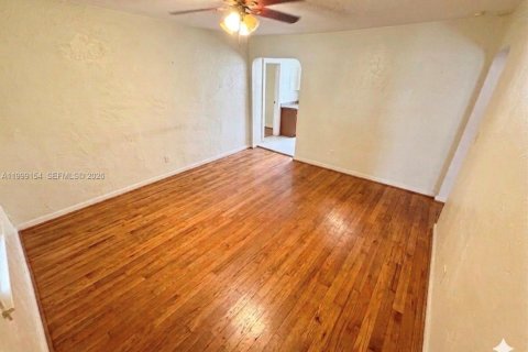 Villa ou maison à North Miami, Floride 2 chambres, 70.23 m2 № 2064150