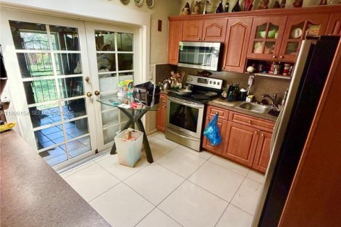 Villa ou maison à vendre à North Miami, Floride: 2 chambres, 70.23 m2 № 2064150 - photo 11