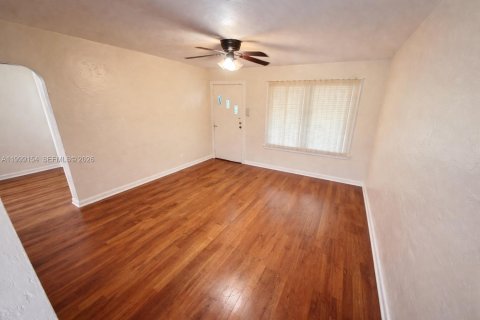 Villa ou maison à vendre à North Miami, Floride: 2 chambres, 70.23 m2 № 2064150 - photo 6