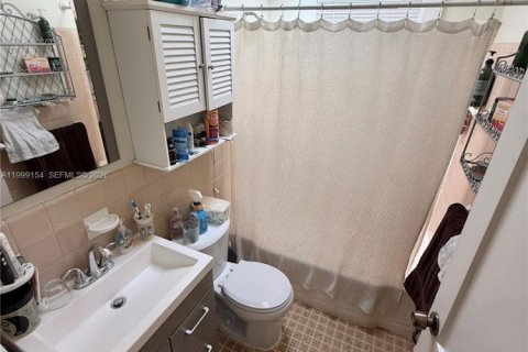 Villa ou maison à vendre à North Miami, Floride: 2 chambres, 70.23 m2 № 2064150 - photo 12