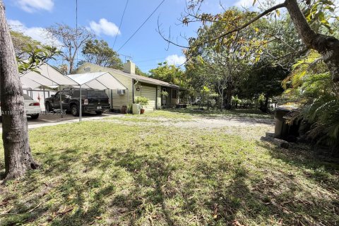 Villa ou maison à vendre à North Miami, Floride: 2 chambres, 70.23 m2 № 2064150 - photo 3