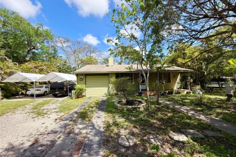 Villa ou maison à vendre à North Miami, Floride: 2 chambres, 70.23 m2 № 2064150 - photo 2