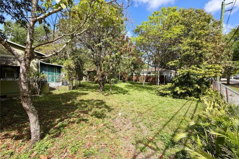 Villa ou maison à vendre à North Miami, Floride: 2 chambres, 70.23 m2 № 2064150 - photo 16