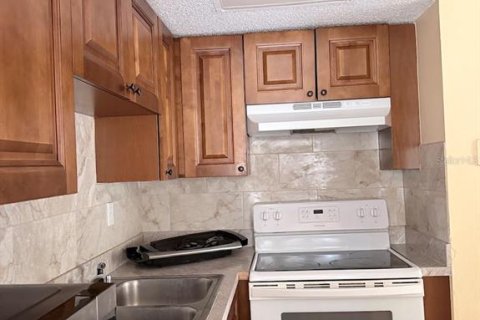 Appartement à louer à Spring Hill, Floride: 2 chambres, 73.58 m2 № 2410417 - photo 9