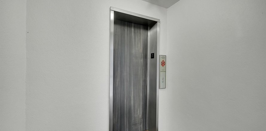 Condominio en West Palm Beach, Florida, 2 dormitorios № 1228726