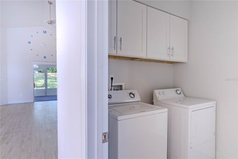 Купить виллу или дом в Клермон, Флорида 9 комнат, 144.18м2, № 1519769 - фото 2