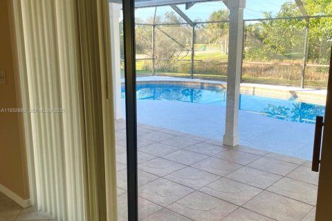 Купить виллу или дом в Порт-Сент-Луси, Флорида 3 спальни, 177.26м2, № 1996910 - фото 9