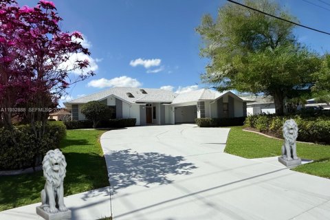 Дом в Порт-Сент-Луси, Флорида 3 спальни, 177.26м2 № 1996910