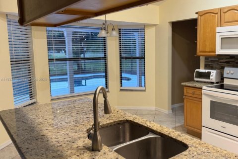 Купить виллу или дом в Порт-Сент-Луси, Флорида 3 спальни, 177.26м2, № 1996910 - фото 16