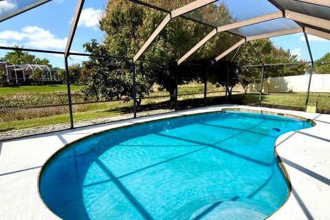 Купить виллу или дом в Порт-Сент-Луси, Флорида 3 спальни, 177.26м2, № 1996910 - фото 2