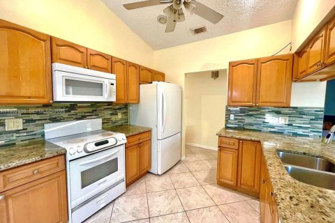 Купить виллу или дом в Порт-Сент-Луси, Флорида 3 спальни, 177.26м2, № 1996910 - фото 5